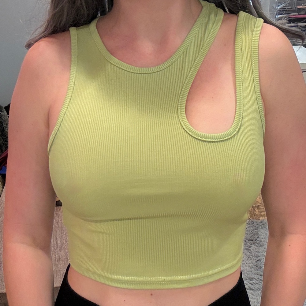 ✨Cutout Ribbed Crop Top✨